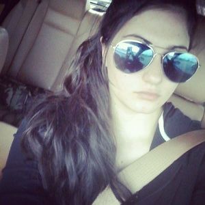 Meet your Posher, Hayley